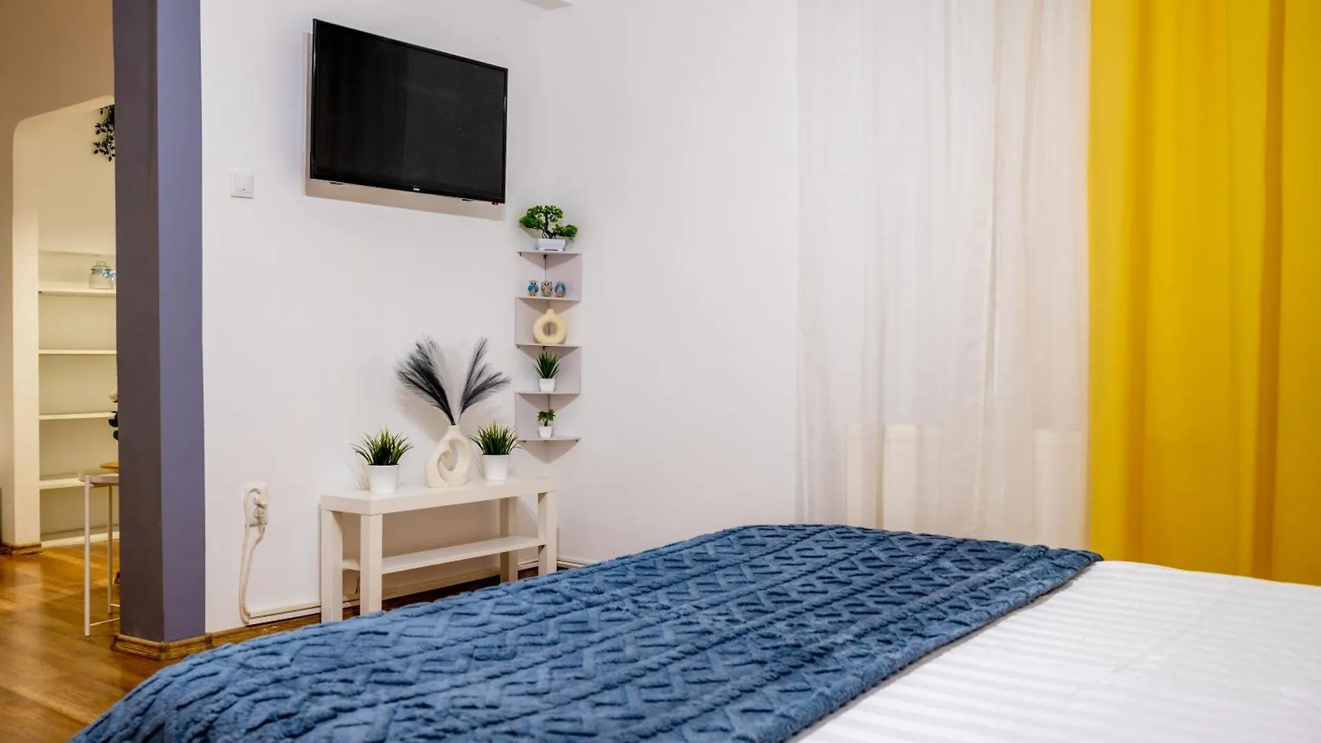 Central Bucharest Retreat Apartament